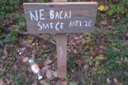Lijepo: ploča malenog Ante u Jasikovcu građane uči da ne treba smeće bacati u prirodu