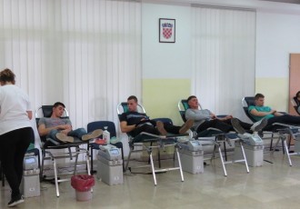 Svim dobrovoljnim darivateljima krvi čestitamo njihov dan
