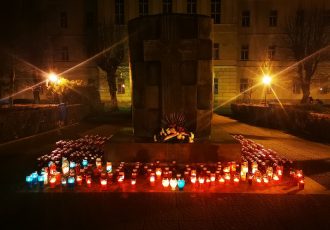 Domovinski pokret Miroslava Škore  u Gospiću odao počast žrtvama Vukovara i Škabrnje.