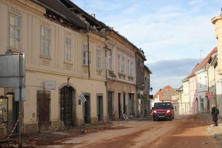 HEROJI: Vatrogasci izravno spasili 30 građana