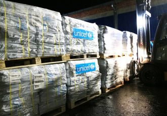 UNICEF dostavio 13,5 tona zaštitnih cerada za područja pogođena potresom