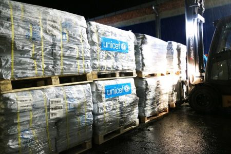 UNICEF dostavio 13,5 tona zaštitnih cerada za područja pogođena potresom