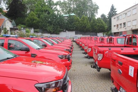 LIJEPO: Vatrogasci u Brinju, Lovincu, Donjem Lapcu, Vrhovinama i Plitvičkim Jezerima dobili nova vatrogasna vozila