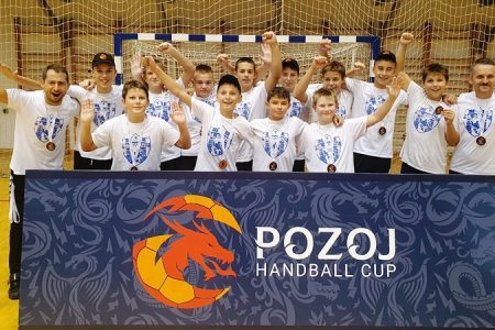 MLADI RUKOMETAŠI GOSPIĆA FANTASTIČNI BRONČANI NA MEĐUNARODNOM TURNIRU “POZOJ CUP 2021”