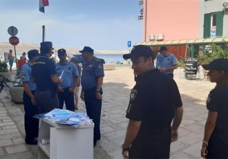 U Karlobagu zajedničke aktivnosti domaćih i stranih policijskih službenika za sigurnost u turizmu