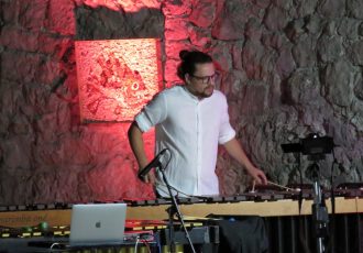 Odličan udaraljkaški koncert u veličanstvenom Mediteranskom vrtu Kava