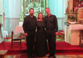 U prekrasnom ambijentu crkve svetog Antuna Padovanskog u Gornjem Kosinju održan koncert ansambla Trio Seraphim