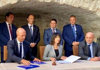 Potpisani ugovori za unaprjeđenje lučke infrastrukture na području gradova Senj i Rab