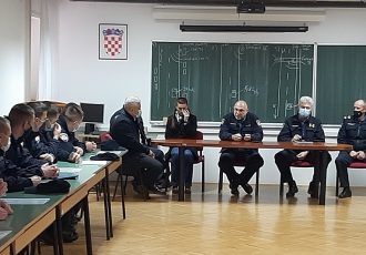 U Policijskoj upravi ličko-senjskoj primljeni policajci i policajke koji su uspješno završili Program za srednjoškolsko obrazovanje odraslih za zanimanje policajac/policajka