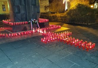 Gospić i Gospićani večeras se sjećaju žrtve Vukovara i Škabrnje