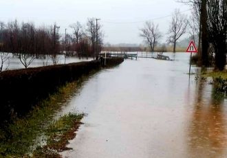 Zbog poplave zatvorene dvije lokalne ceste na širem području Gospića