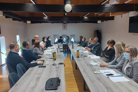 Ubrzava se rješavanje imovinsko-pravnih odnosa između RH i Ličko-senjske županije