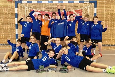 Dječaci RK Gospić U11 su u okviru priprema za državno prvenstvo osvojili zlato na turniru Labinska republika.