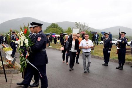 U Žutoj Lokvi kod Spomen obilježja – kapelice poginulim hrvatskim braniteljima, obilježena je danas 31. godišnjica pogibije četvorice policijskih službenika