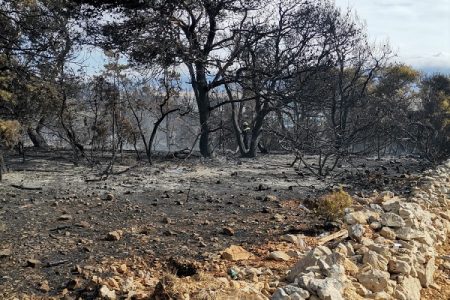 I dalje se dežura na požarištima oko Lovinca i Novalje