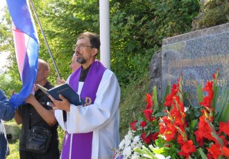 Don Anđelko Kaćunko, mons.Marinko Miličević i vlč.Stanko Smiljanić u nedjelju se opraštaju od gospićke župne zajednice