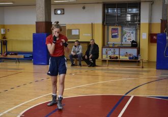 LIJEPO: hrvatska boksačka olimpijka Nikolina Ćaćić u Gospiću prezentirala boks
