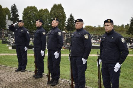 Na svetog Mihovila policija slavi svoj dan. Neka im je sretan!!!