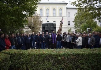 LIJEPO: Branitelji Istrijani obilaze ličko-bojište i odaju počast svim poginulim hrvatskim braniteljima