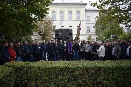 LIJEPO: Branitelji Istrijani obilaze ličko-bojište i odaju počast svim poginulim hrvatskim braniteljima