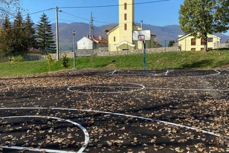 Svečano otvorena novouređena igrališta Osnovne škole Donji Lapac