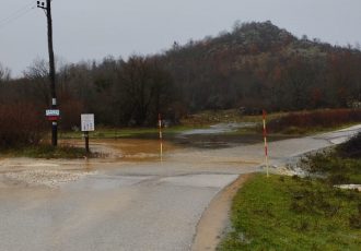 Smiruje se stanje s poplavama na području Gospića