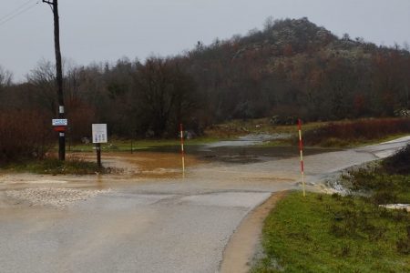Smiruje se stanje s poplavama na području Gospića