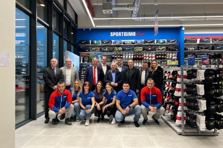 Češki veleposlanik Hovorka, župan Petry i gradonačelnik Starčević na otvorenju trgovine branda Sportisima u Gospiću