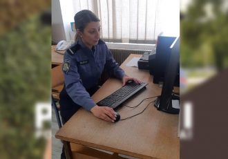 BRAVO: Milica Ćupurdija, policijska vježbenica Policijske postaje Gospić u svome domu pružila smještaj obitelji zametenoj u snijegu