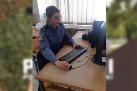 BRAVO: Milica Ćupurdija, policijska vježbenica Policijske postaje Gospić u svome domu pružila smještaj obitelji zametenoj u snijegu