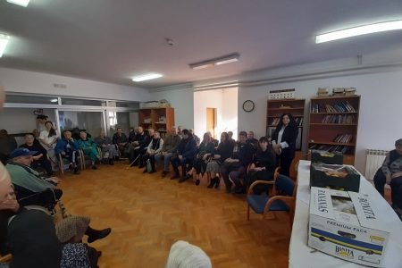Članovi Rotary kluba Gospić 118 godina djelovanja Rotary organizacije obilježili odlaskom u Dom za starije osobe u Gospiću