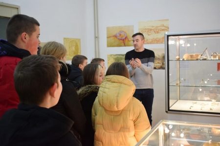 U Muzeju Gacke u  Otočcu završena je arheološka radionica na temu „Stari grad Otočac“ namijenjena učenicima šestih razreda osnovne škole.