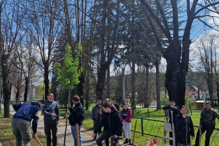 Turistička zajednica Grada Otočca sadnjom novih stabala sudjeluje u projektu  Hrvatska prirodno tvoja