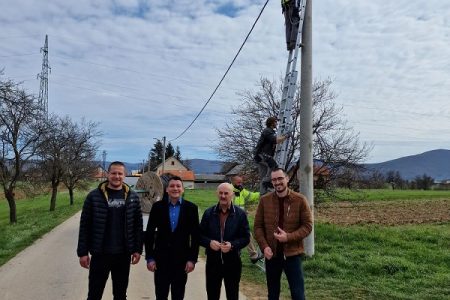 Započeli radovi na postavljanju širokopojasne mreže u Otočcu