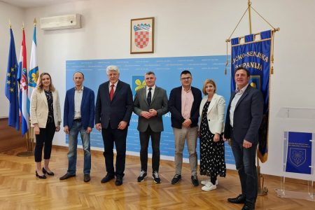 Primorsko-goranski župan Zlatko Komadina posjetio Ličko-senjsku županiju