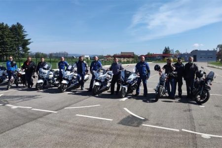 Policijski službenici Policijske uprave ličko-senjske održali trening sigurne vožnje