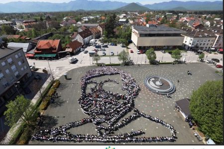 U utorak u Gospiću možete pogledati i kupiti umanjenu verziju Strikomanove Milenijske fotografije lika dr.Ante Starčevića nastale na trgu