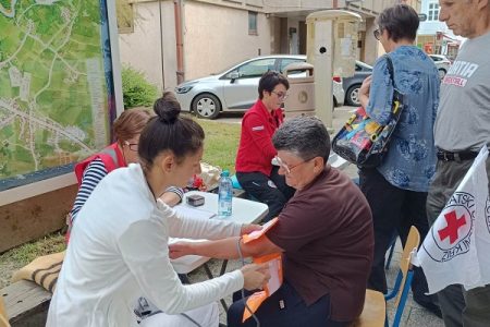 Crveni križ i Dom zdravlja održali akciju mjerenja tlaka i šećera u krvi