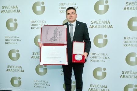 ČESTITAMO: Josi Vrkljanu plaketa “Zlatne ruke” HOK-a za doprinos razvoju obrta i obrtničkih institucija i 22 godine rada