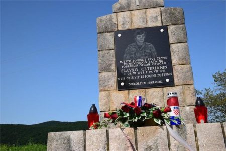 U Brlogu obilježena 32. godišnjica pogibije policajca Slavka Cetinjanina