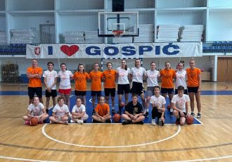 LIJEPO: klinci učili košarku na ljetnom košarkaškom kampu u Gospiću