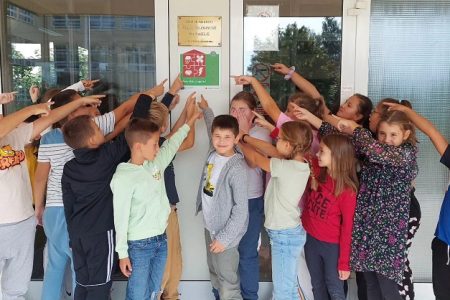 Gospićku osnovnu školu krasi plaketa “Sigurna škola”!