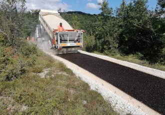 Na području Lovinca nastavljena modernizacija cesta