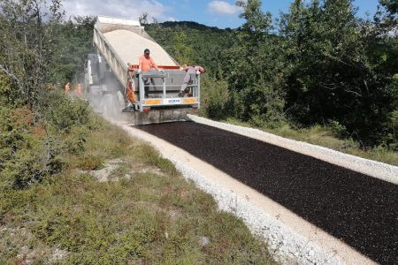 Na području Lovinca nastavljena modernizacija cesta