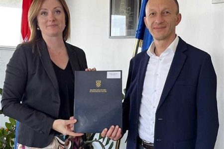 Potpisan ugovor s Ličko-senjskom županijom o financiranju centra za mlade