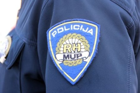 Policijski službenik udaljen iz službe jer je izazvao prometnu nesreću pod utjecajem alkohola