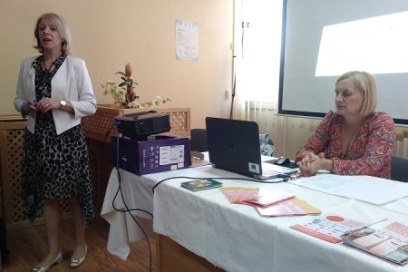 U Korenici održana Javna tribina „Iskustvo i izazovi u radu sa ženama žrtvama nasilja i žrtvama nasilja u obitelji“