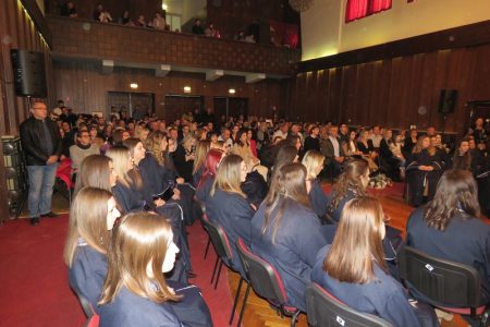 LIJEPO: u Gospiću promovirano pedeset i dvoje novih magistara primarnog obrazovanja!!!