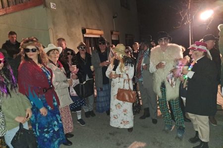 LIJEPO: Dedi i ove godine oživjeli stare pokladne običaje u Donjem Kosinju!!!