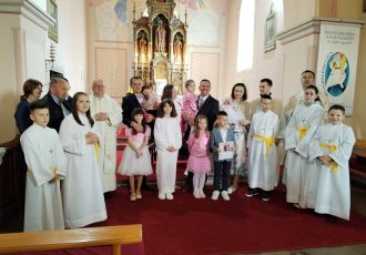 LIJEPO: poznata lička obitelji Kolačević krstila sedmo dijete!!!